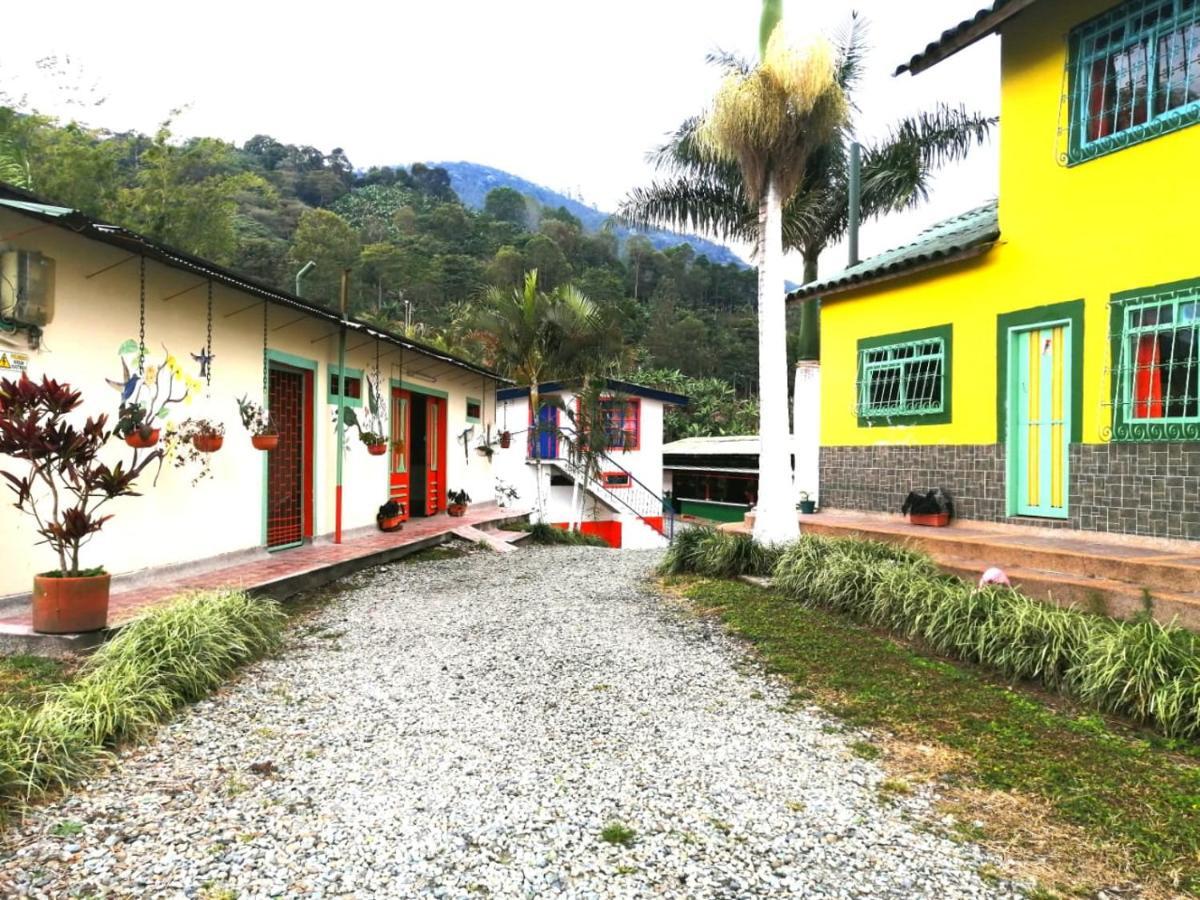 Finca Turistica Santa Clara Hostel Calarcá Εξωτερικό φωτογραφία